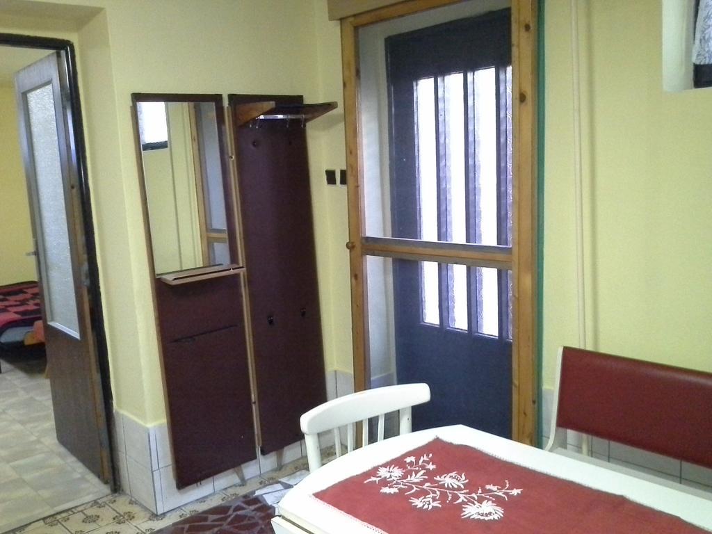 Utulny Privat Apartment Velky Meder Exterior photo